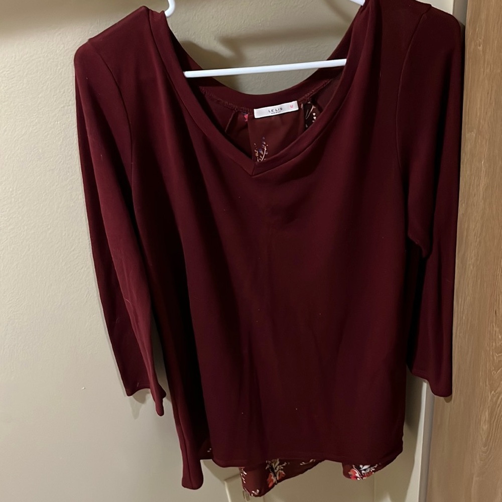 XL Le Lis Deep Red V-Neck Sweater with Floral Back